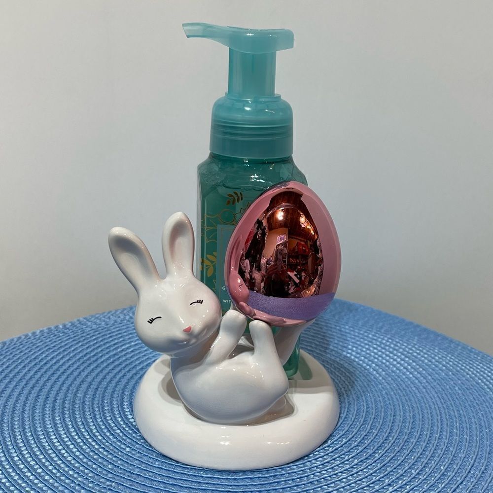 BBW Easter Bunny with Egg Hand Soap Holder and Frozen Lake Hand Soap NWT